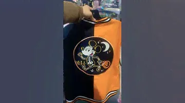 Chamarra Disney Halloween con Mickey Mouse #disney #halloween #hottopic #fall #jacket